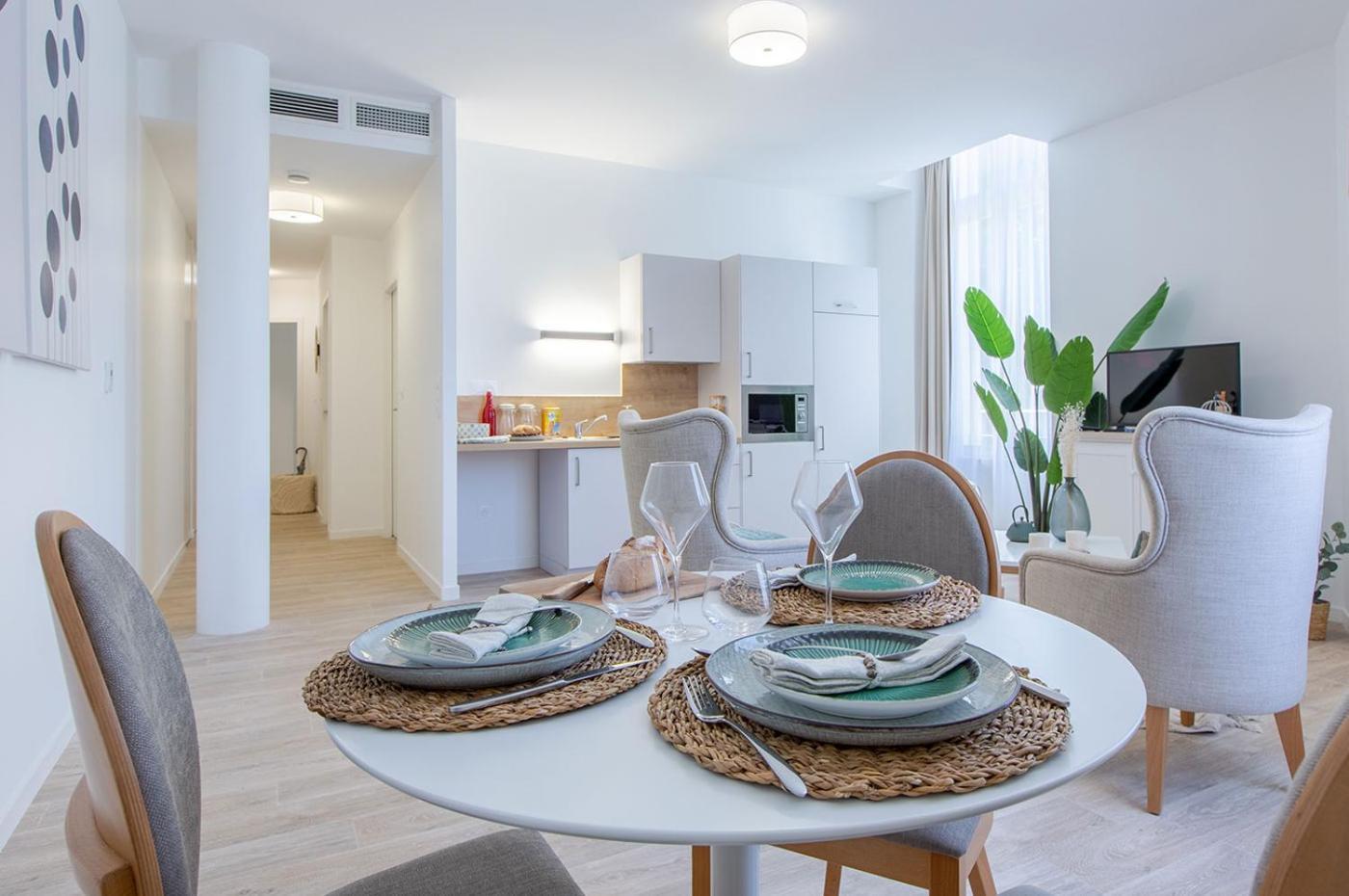 Apartment De *